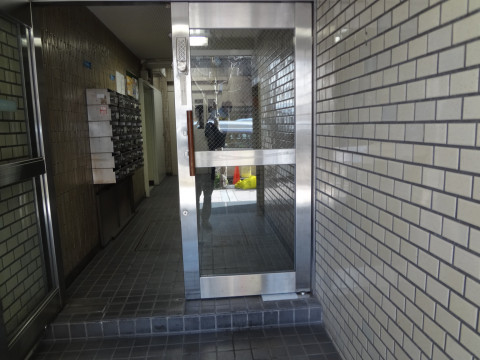 【横浜桜木町店】Ｂ様マンションフロアヒンジ・ガラス取替工事